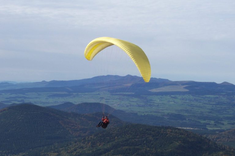 Parapente au sommet du Puy de Dôme